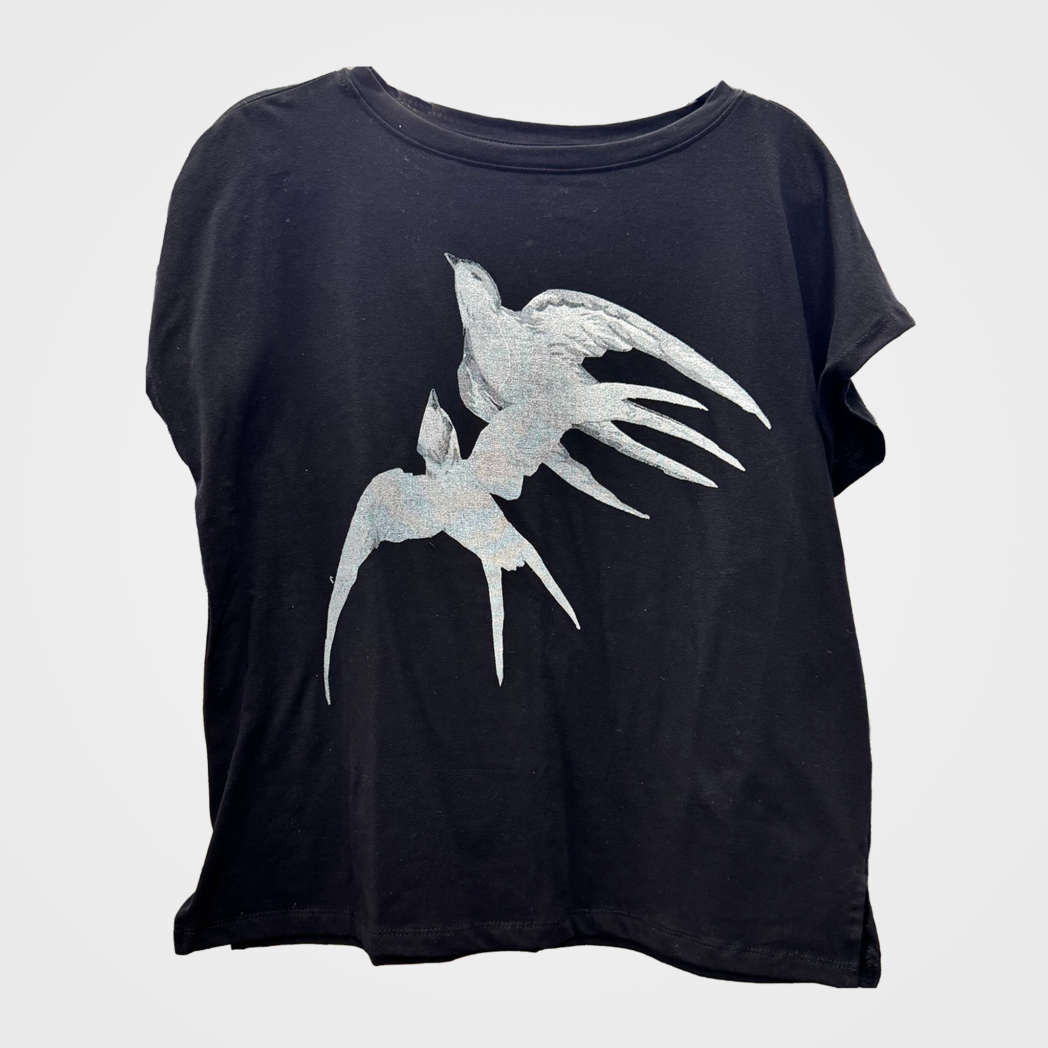 Tee with Two Swallows Print in Three Colors